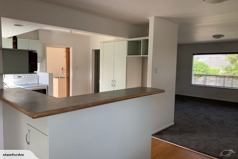 Photo of property in 32 Taupo Street, Green Bay, Auckland, 0604