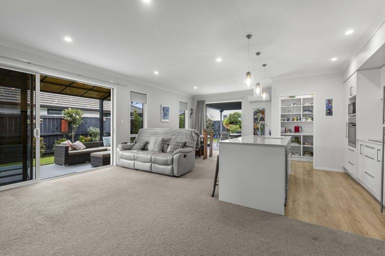 Photo of property in 77 Sandhurst Drive, Papamoa Beach, Papamoa, 3118