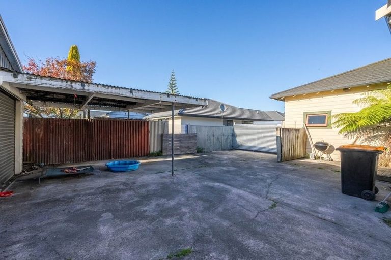 Photo of property in 37 Shamrock Street, Takaro, Palmerston North, 4412