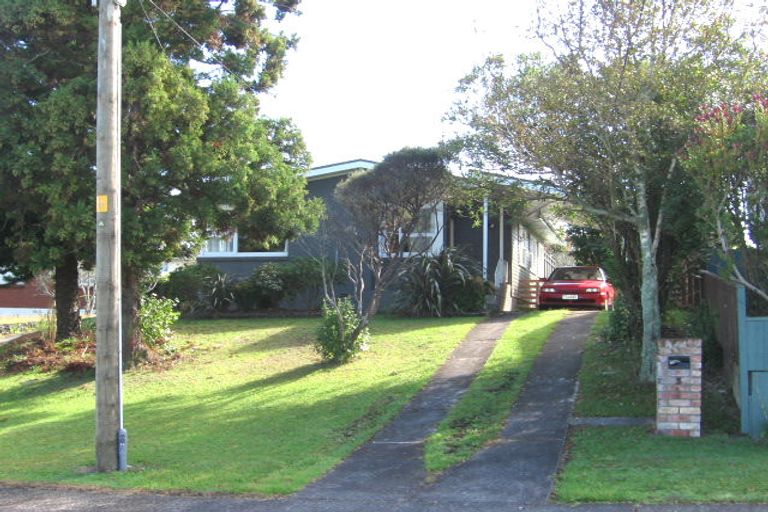 Photo of property in 5 Mayburn Road, Te Atatu Peninsula, Auckland, 0610