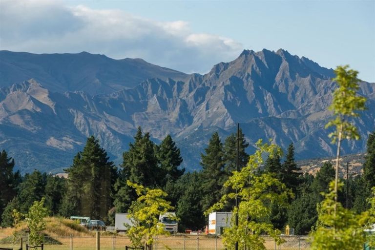 Photo of property in 17 Obelisk Street, Wanaka, 9305