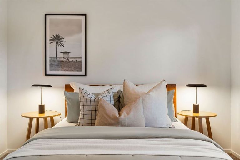 Photo of property in 2/18 Sealy Road, Torbay, Auckland, 0630