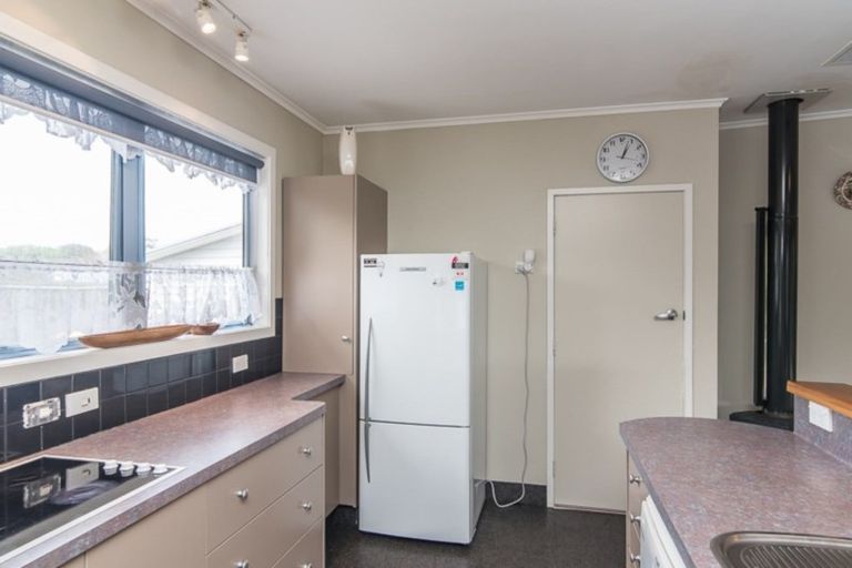 Photo of property in 320 Te Moana Road, Waikanae, 5036