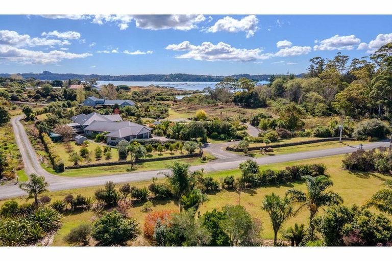Photo of property in 43 Edmonds Road, Kerikeri, 0293