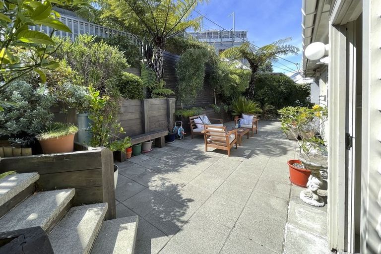 Photo of property in 23 Alexandra Road, Roseneath, Wellington, 6021