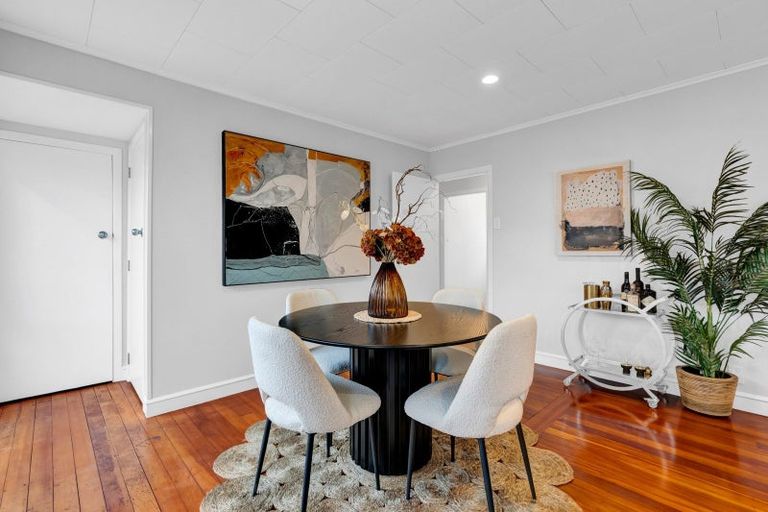 Photo of property in 93 Govett Avenue, Frankleigh Park, New Plymouth, 4310