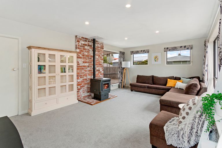 Photo of property in 47 Kathleen Crescent, Hornby, Christchurch, 8042