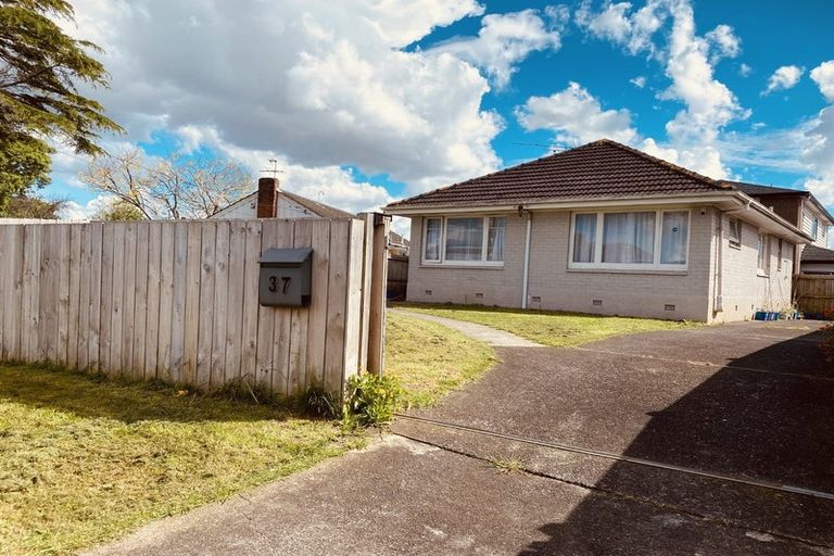 Photo of property in 37 Hallberry Road, Mangere East, Auckland, 2024