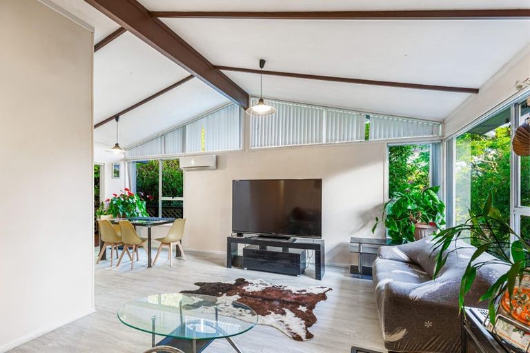 Photo of property in 10 Skyla Place, Massey, Auckland, 0614