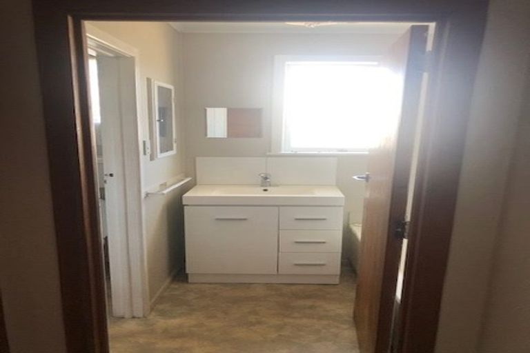 Photo of property in 28 Airdrie Road, Ranui, Auckland, 0612