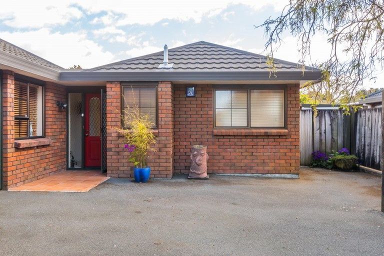 Photo of property in 2/5 Birdwood Road, Waterloo, Lower Hutt, 5011