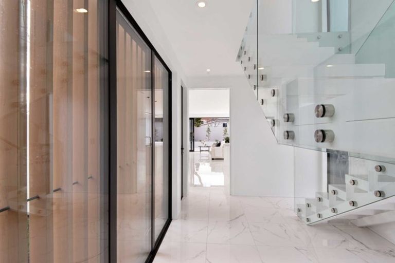 Photo of property in 74 Merivale Lane, Merivale, Christchurch, 8014