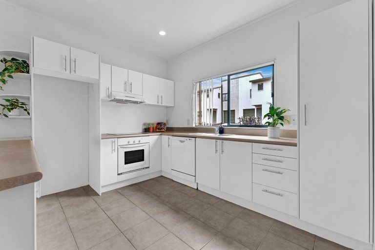 Photo of property in 12 Vitex Lane, Henderson, Auckland, 0612