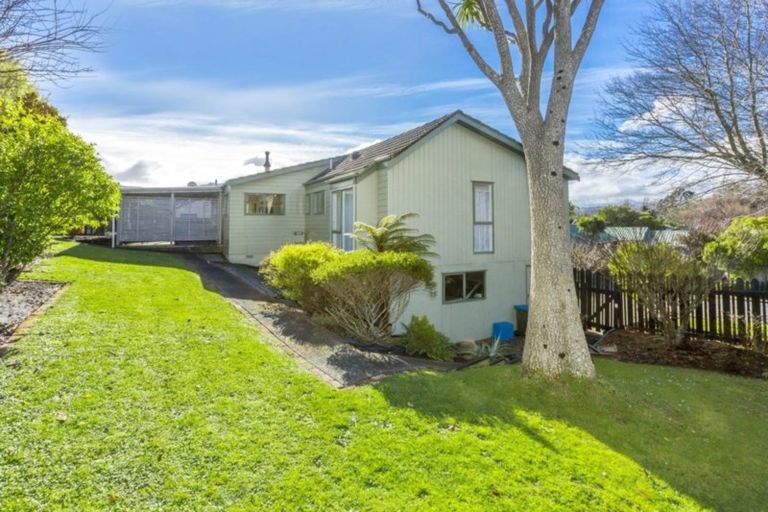Photo of property in 2 Tapestry Grove, Silverstream, Upper Hutt, 5019