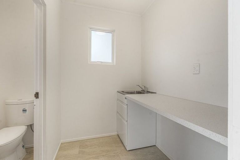 Photo of property in 1/86 Sylvan Avenue, Northcote, Auckland, 0627