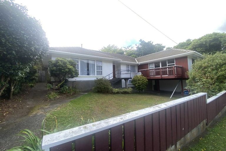 Photo of property in 2 Thurleigh Grove, Karori, Wellington, 6012