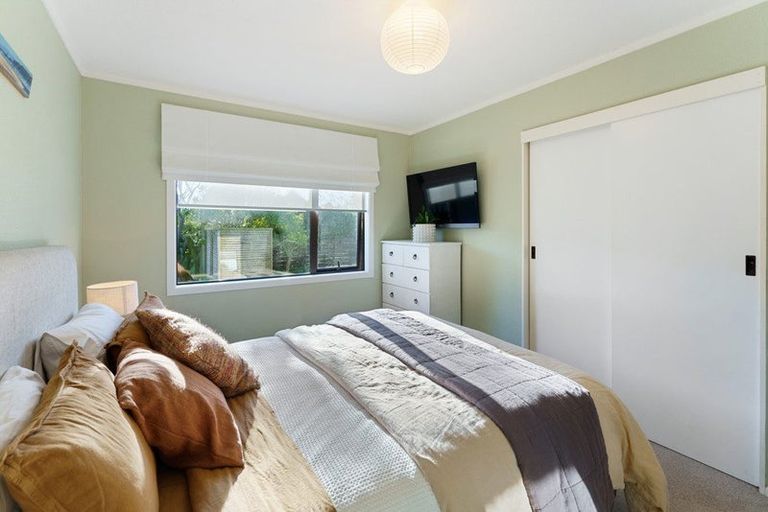Photo of property in 27a Rauparaha Street, Waikanae Beach, Waikanae, 5036
