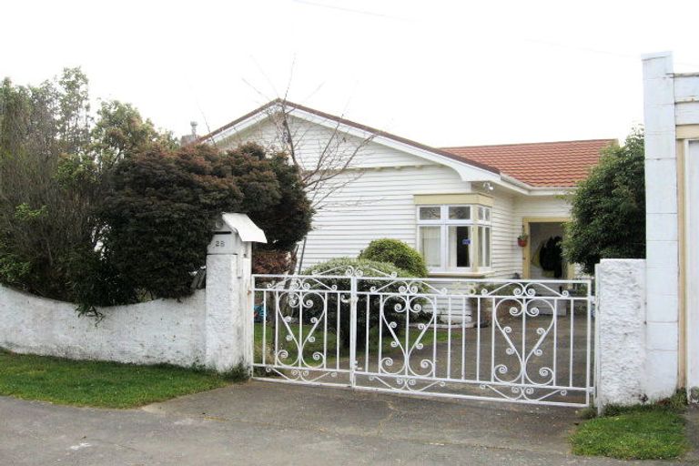 Photo of property in 30 Firth Terrace, Karori, Wellington, 6012