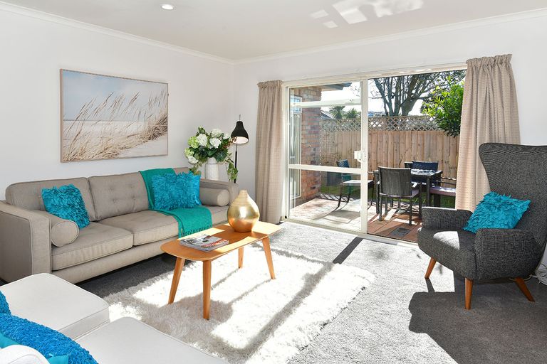 Photo of property in 22 Dan Tori Place, Orewa, 0931
