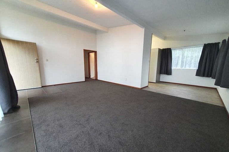 Photo of property in 3 Garton Drive, Massey, Auckland, 0614