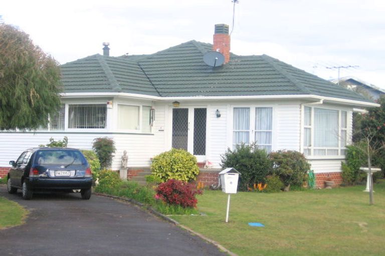 Photo of property in 8 Cliff Road, Papakura, 2110