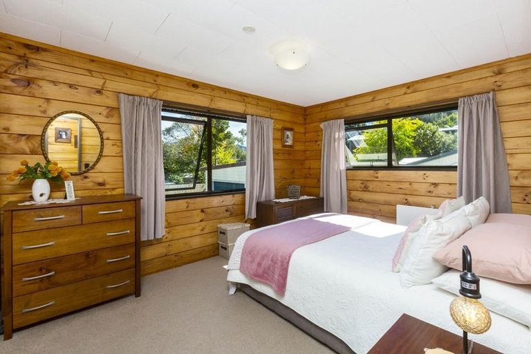 Photo of property in 17 Forest Road, Pinehaven, Upper Hutt, 5019