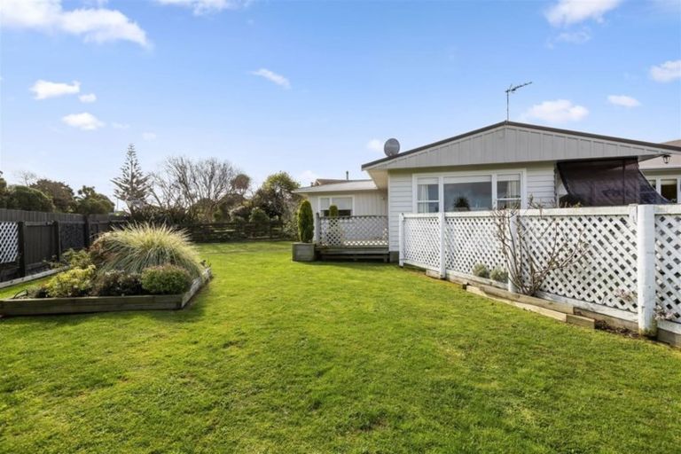 Photo of property in 44 Kapiti Crescent, Titahi Bay, Porirua, 5022
