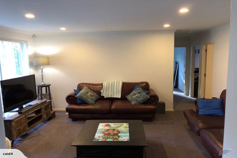 Photo of property in 15 Condor Place, Unsworth Heights, Auckland, 0632