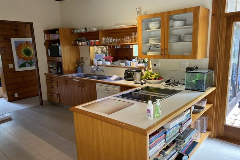 Photo of property in 69 Pupuke Road, Birkenhead, Auckland, 0627