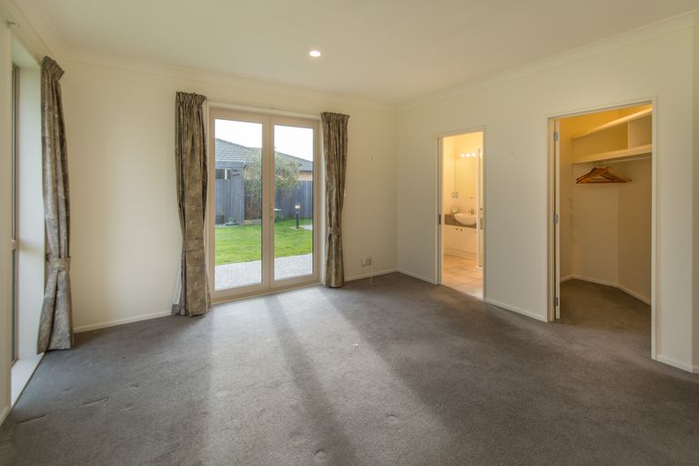 Photo of property in 15 Calvandra Grove, Rangiora, 7400