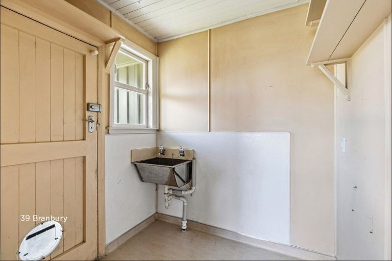 Photo of property in 39 Banbury Crescent, Fairfield, Hamilton, 3214