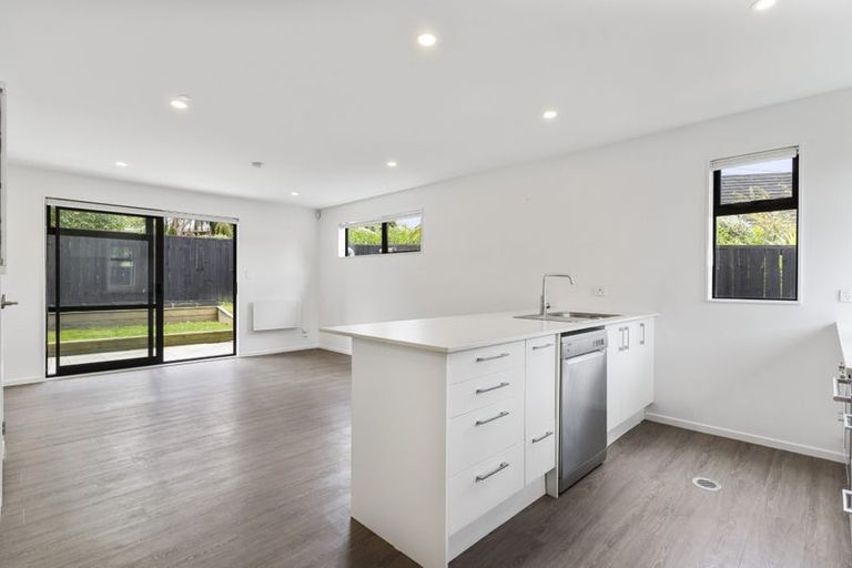 Photo of property in 4e Wattle Road, Sunnyvale, Auckland, 0612