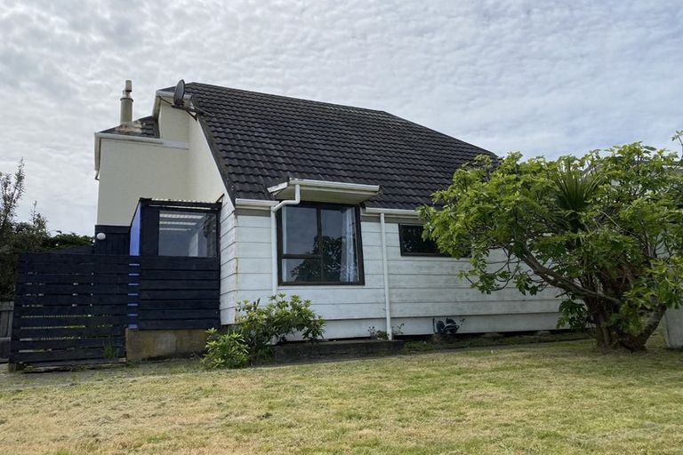 Photo of property in 10 Frances Street, Waikanae Beach, Waikanae, 5036