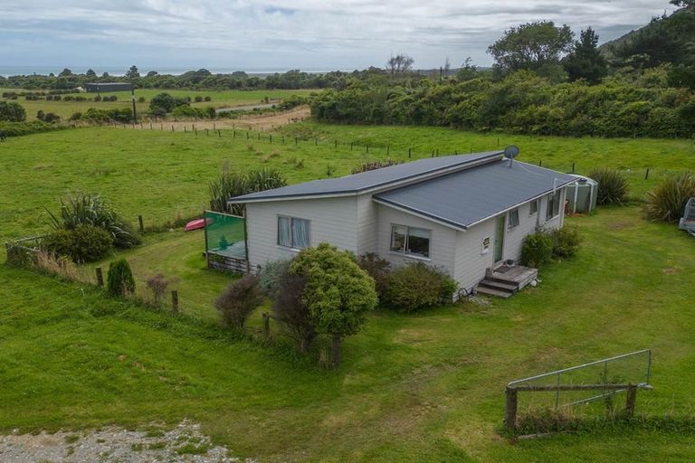 Photo of property in 5 Prospector Place, Barrytown, Runanga, 7873