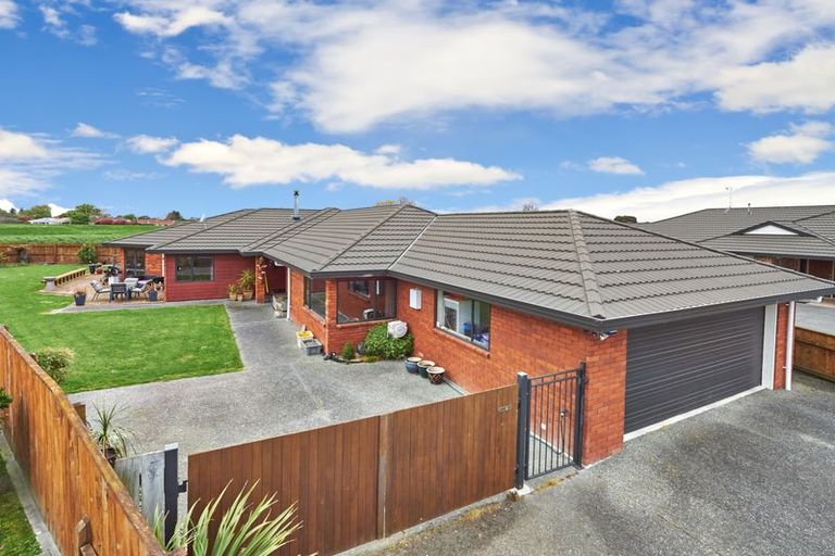 Photo of property in 14 Brookside Close, Highbury, Palmerston North, 4412