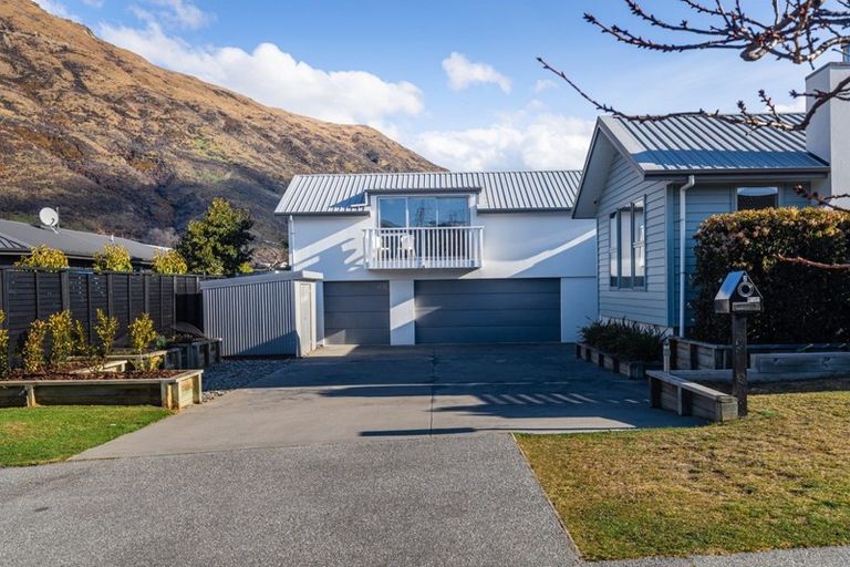 Photo of property in 2 Widgeon Place, Lake Hayes, Queenstown, 9304