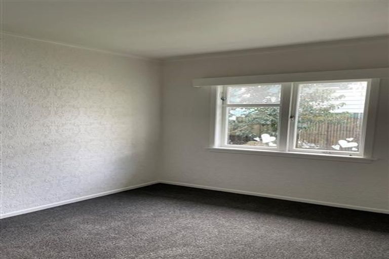 Photo of property in 64 Sherwood Avenue, Te Atatu South, Auckland, 0610