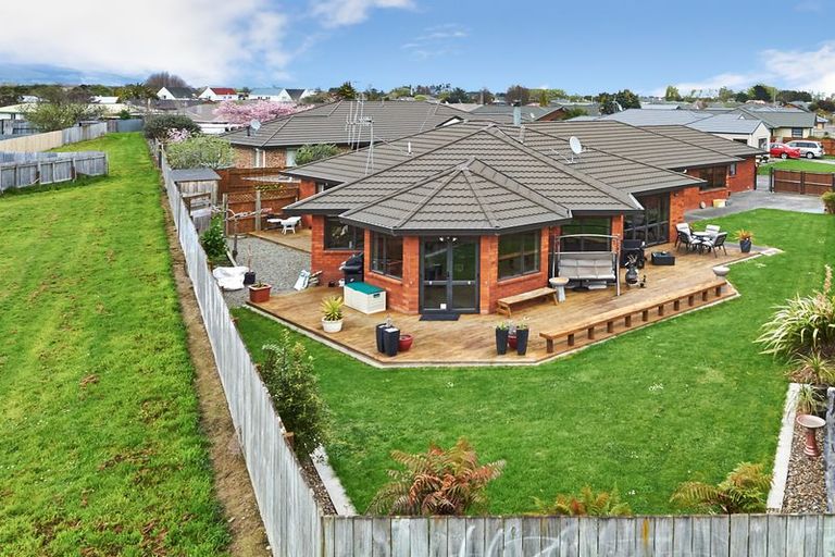Photo of property in 14 Brookside Close, Highbury, Palmerston North, 4412