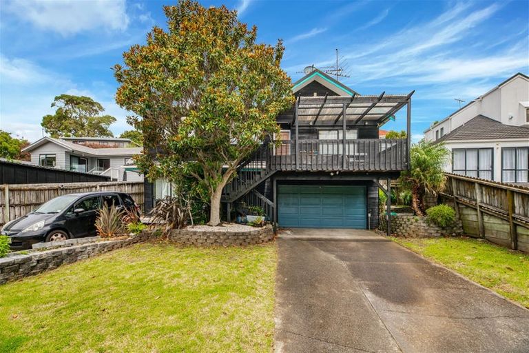 Photo of property in 1/13a Kitewao Street, Northcote, Auckland, 0627