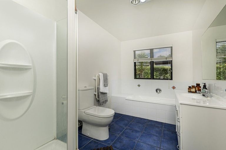 Photo of property in 6 Grassfield Place, Waimauku, 0812