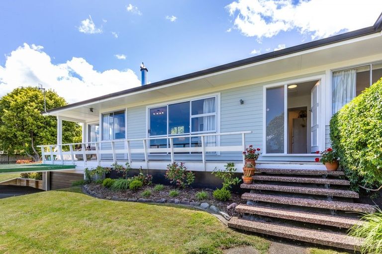 Photo of property in 5 Weka Road, Waipahihi, Taupo, 3330