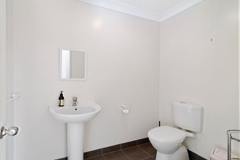 Photo of property in 28 Holden Avenue, Holdens Bay, Rotorua, 3010