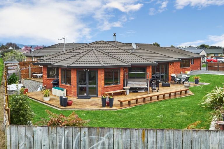 Photo of property in 14 Brookside Close, Highbury, Palmerston North, 4412