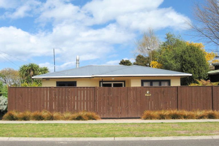 Photo of property in 33 Whakaipo Avenue, Taupo, 3330