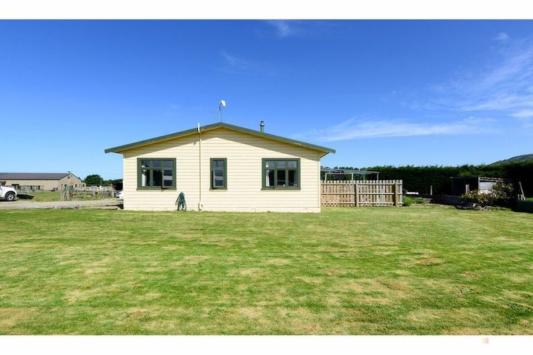 Photo of property in 19 Mount John Road, Waimate, 7977
