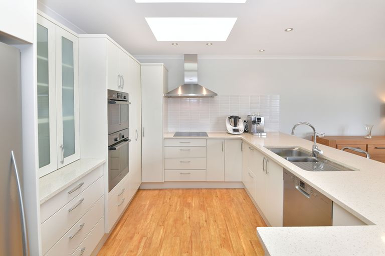 Photo of property in 15 Dorchester Place, Orewa, 0931