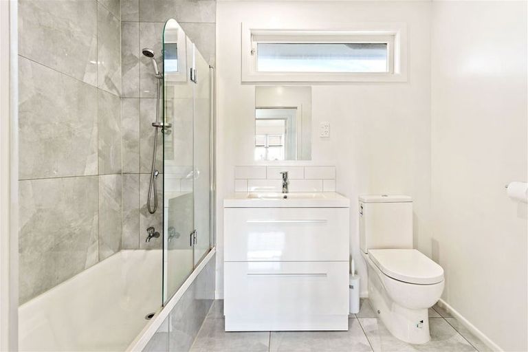 Photo of property in 22 Paton Avenue, Te Atatu South, Auckland, 0610