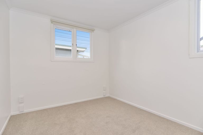 Photo of property in 30 Woodglen Road, Glen Eden, Auckland, 0602
