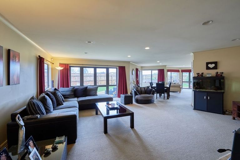 Photo of property in 14 Brookside Close, Highbury, Palmerston North, 4412