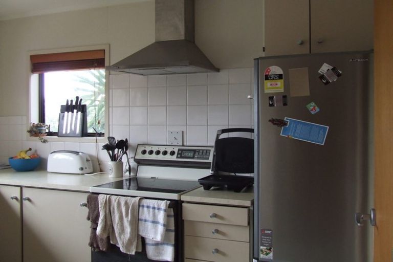 Photo of property in 1/4 Pine Hill Crescent, Browns Bay, Auckland, 0630